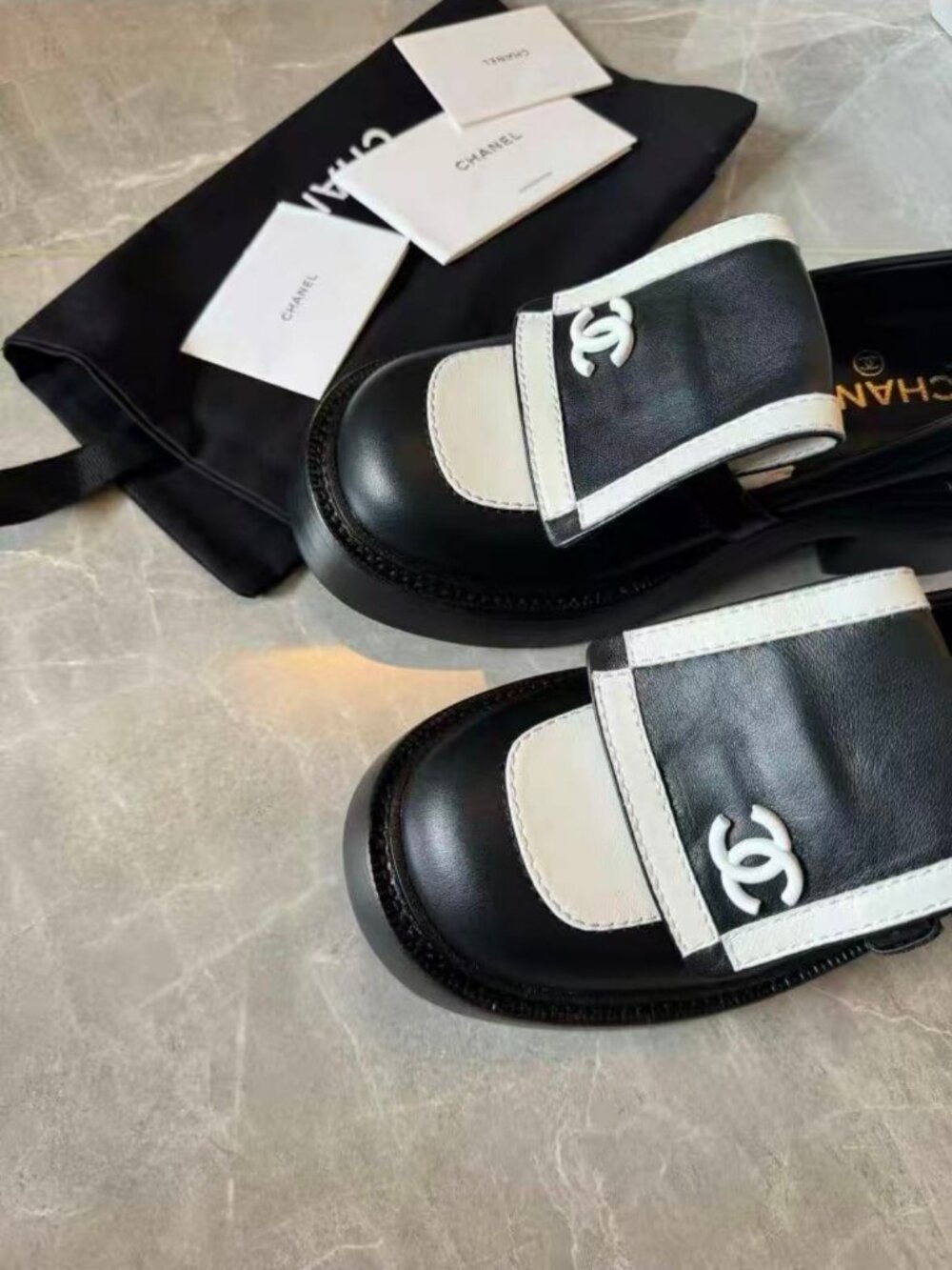 Chanel Black & White Two‑Tone Platform Loafers CC Logo - Picture 4 of 6